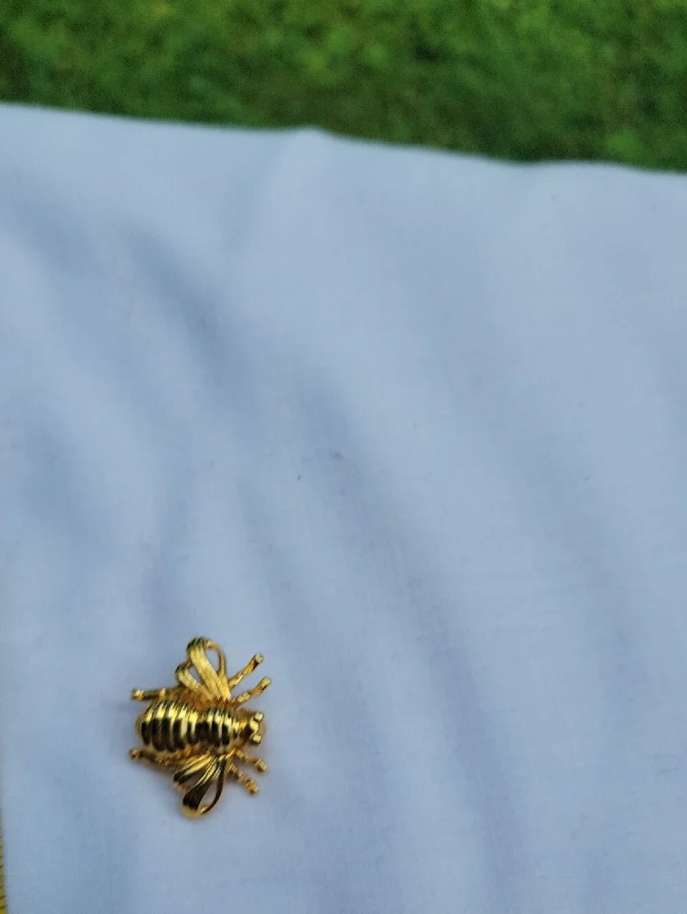 Vintage Joan Rivers Gold Tone  Bee Brooch 